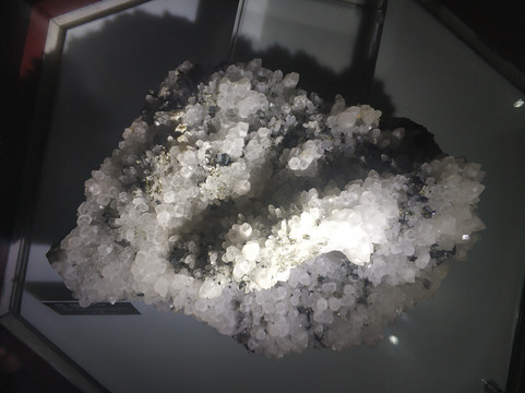 白水晶原矿晶簇
