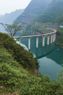 宜宾金沙江向家坝库区右岸的桥