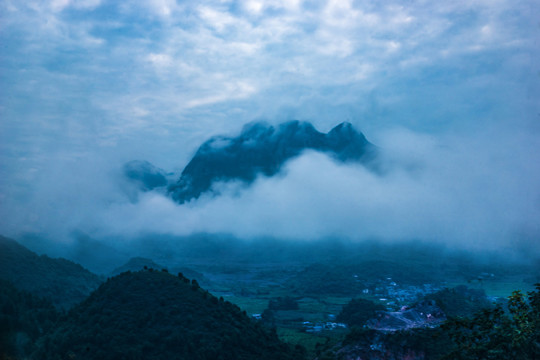 南丹山雾海风光