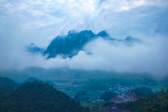 南丹山雾海风光