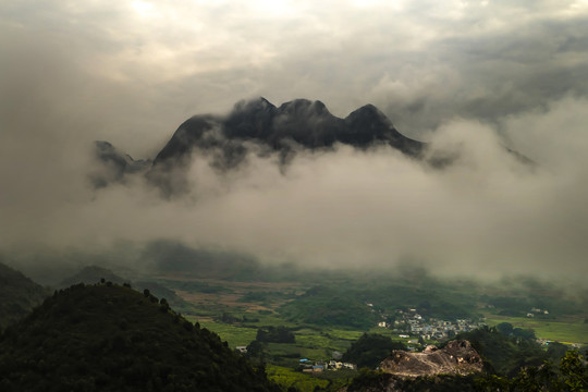 南丹山雾海风光