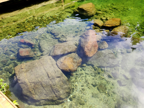 水下石头
