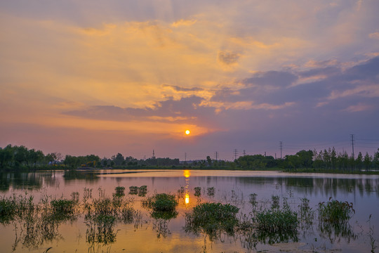 湖畔夕阳