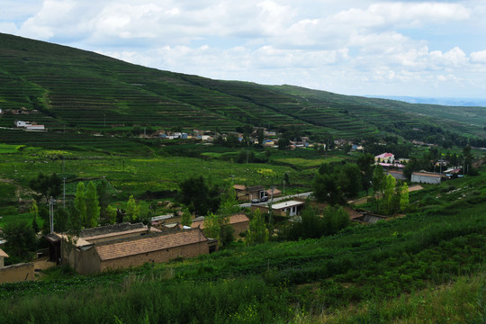 大山里的村庄