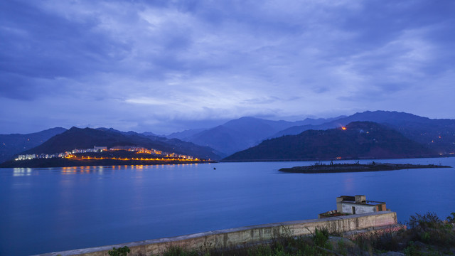 屏山新安镇夜景与蓝色的金沙江