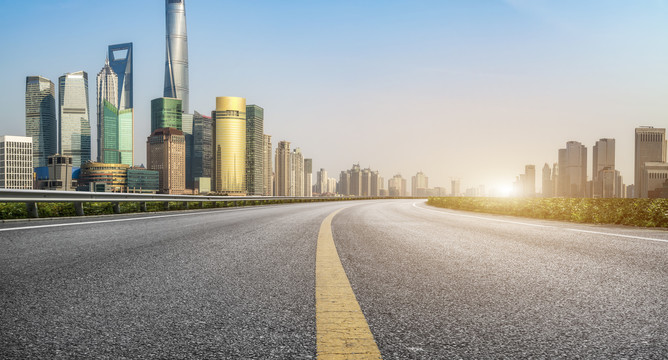 道路地面天际线和城市风光