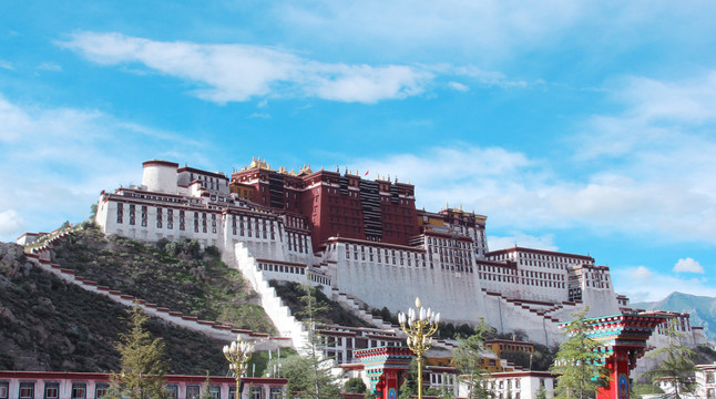西藏布达拉宫宏伟建筑