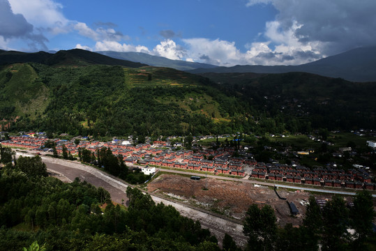 大凉山易地扶贫搬迁集中安置点