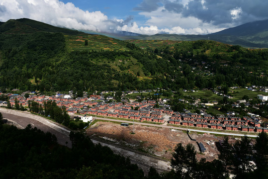 大凉山易地扶贫搬迁集中安置点