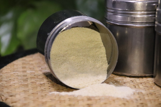 撒佐料罐子椒盐孜然粉