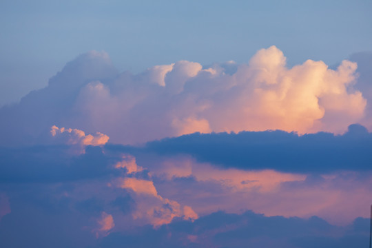 天空晚霞彩云傍晚的天空