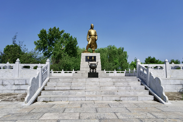 李春雕像