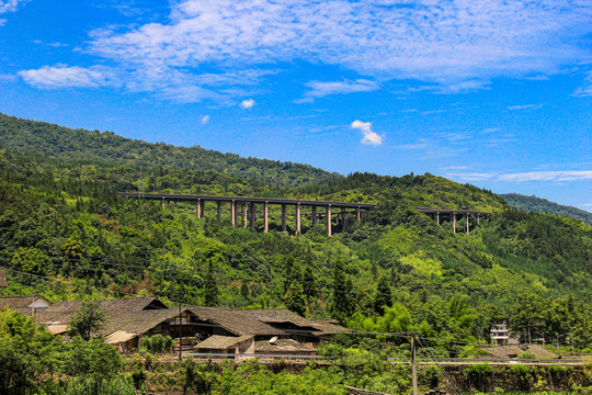 山间高架桥公路