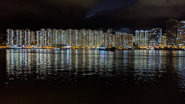 香港居民楼群夜景