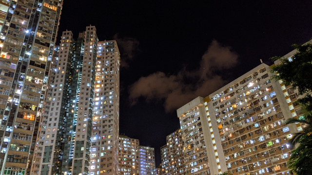 香港居民楼群夜景