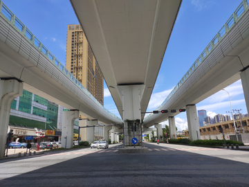 龙华和平路龙胜路交汇处