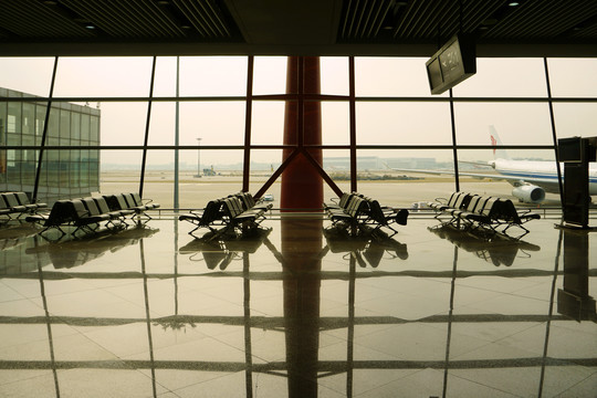 北京机场候机厅座椅及玻璃幕墙