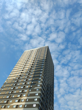 蓝天下的高层建筑