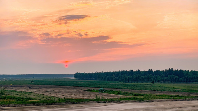 草原夕阳