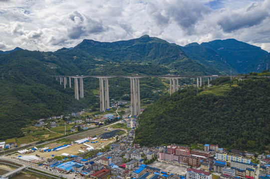 沪渝高速长阳榔坪特大桥