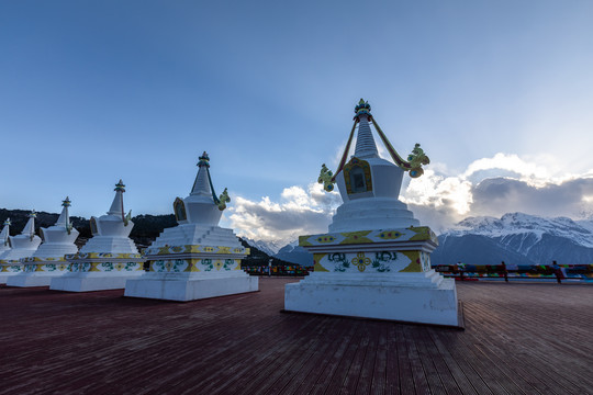 云南德钦飞来寺白塔