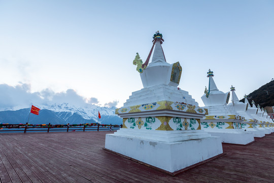 云南德钦飞来寺白塔