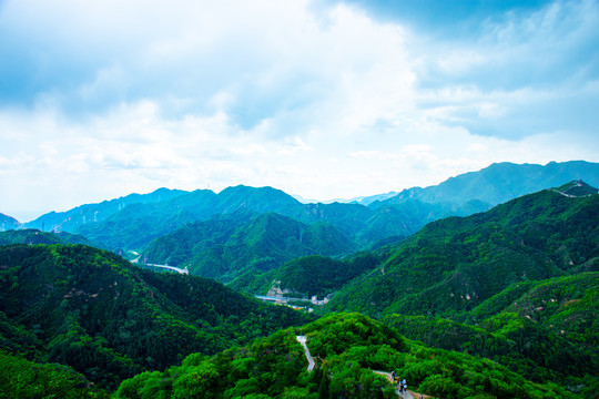 春天里的大山