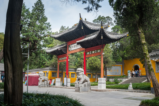 大明寺门前栖灵遗址牌坊