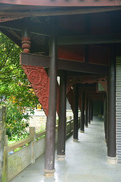 彭州丹景山陆游祠走廊木柱和栏杆