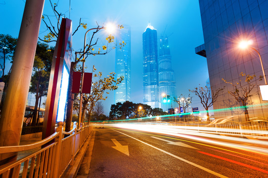 上海浦东陆家嘴城市道路夜景