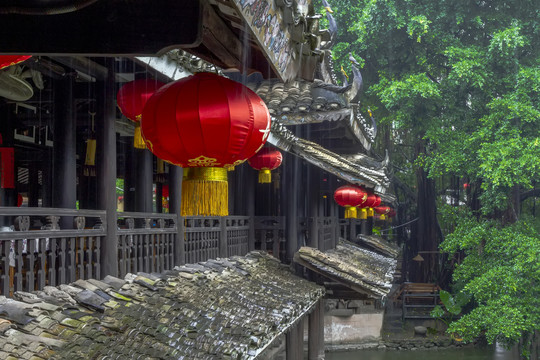 雨中的风雨桥