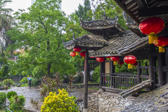 风雨桥桥头