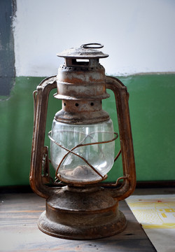 老式煤油灯