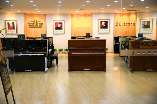 钢琴店
