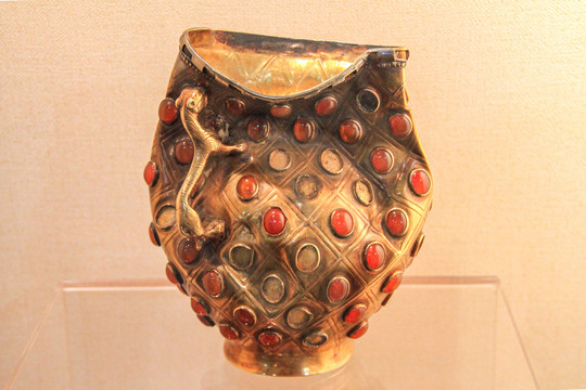 新疆伊犁州博物馆宝石酒杯