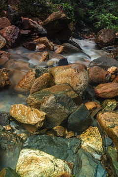 山涧流水