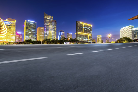 高速公路和高楼大厦夜景