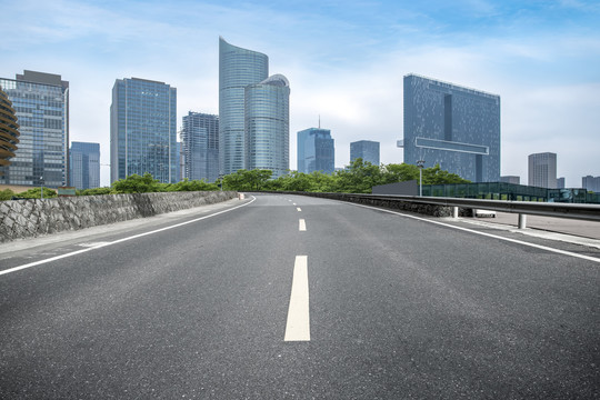 公路弯道和建筑景观