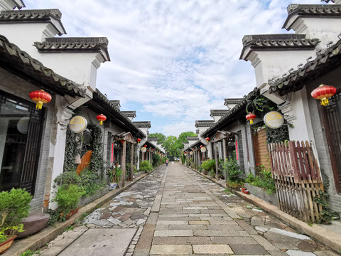 江南水乡古镇老街青石板路