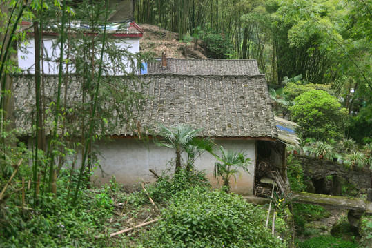 四川彭州丹景山山里的乡村房子