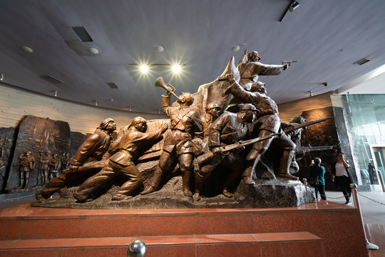 战争场面雕塑