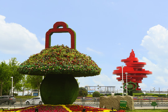 青岛五四广场园艺及五月的风雕塑