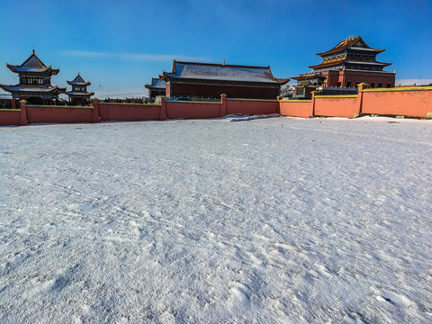 雪原寺庙