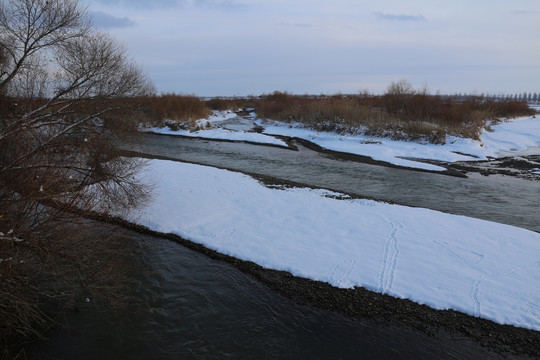 雪岸冰河