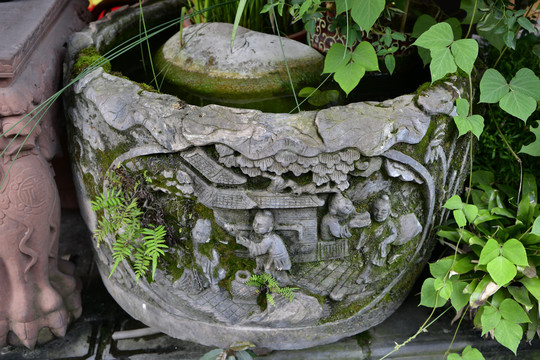 古代雕花水缸