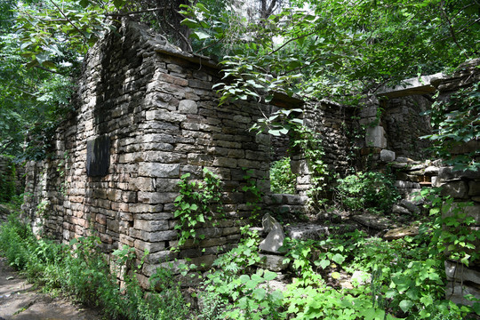 古老的小山村