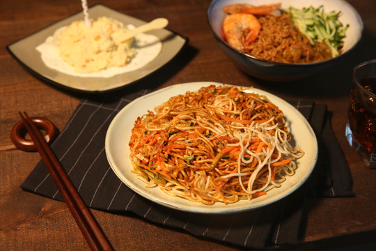 油泼鸡丝凉面