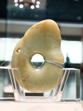 新石器时代红山文化黄玉猪龙