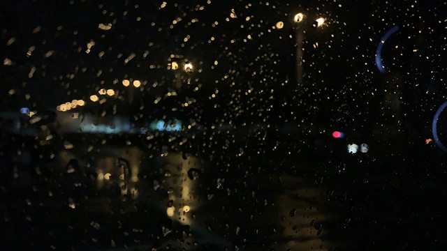 雨天玻璃