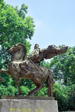 朱元璋骑马石雕像